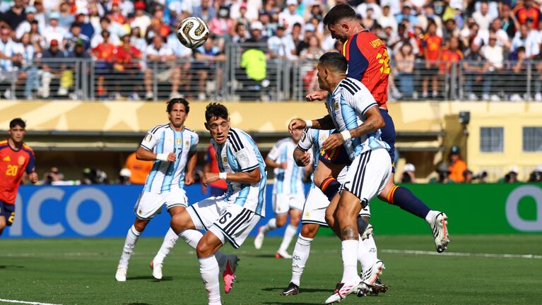 Argentina-España en la final del Mundial. REUTERS/Kai Pfaffenbach