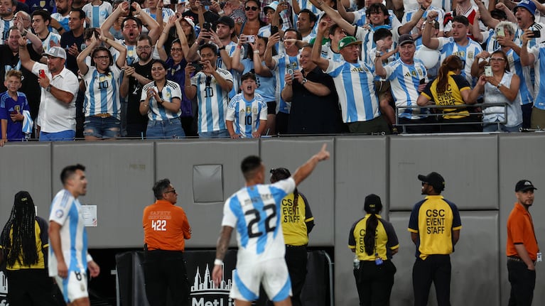 Argentina festejó el agónico gol de Lautaro Martínez. REUTERS/Agustin Marcarian