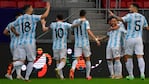 Argentina goleó de entrada gracias a Papu Gómez.