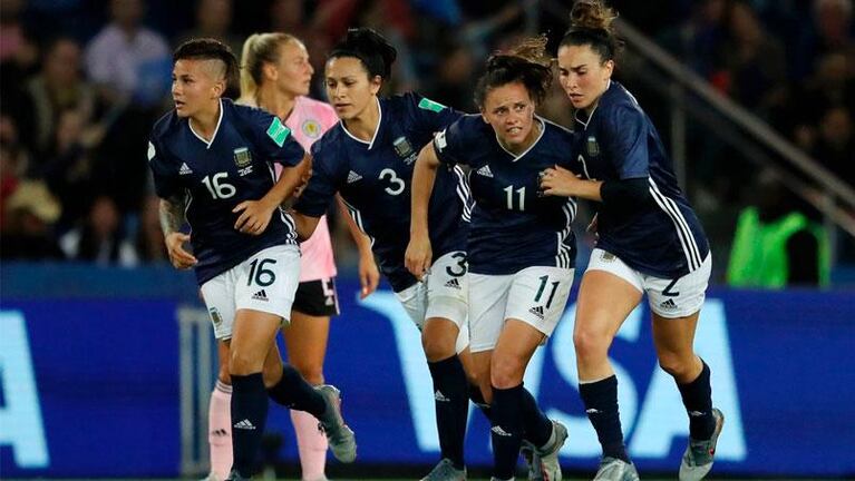 Argentina igualó 3-3 con Escocia con un gol de la cordobesa Bonsegundo en la última