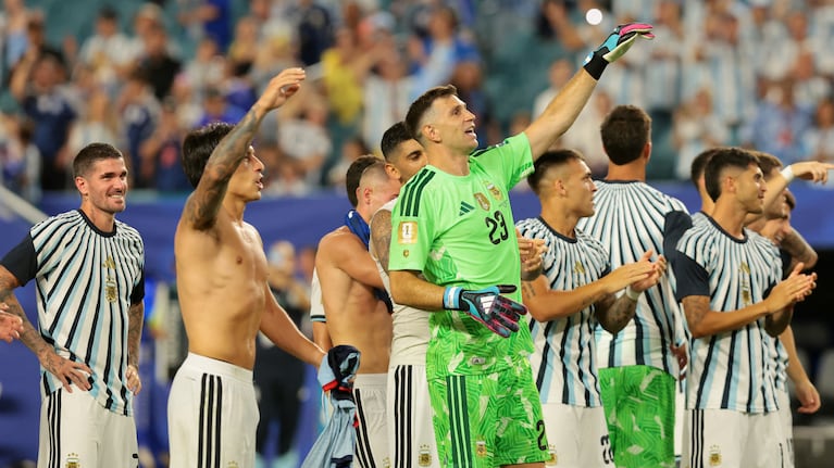 Argentina sufrió y pasó a octavos en Miami. Reuters/Sam Navarro