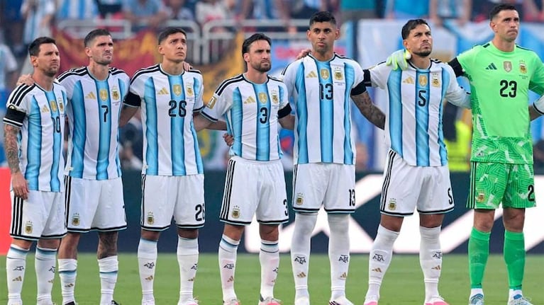 Argentina usa brazalete negro frente a Suiza.