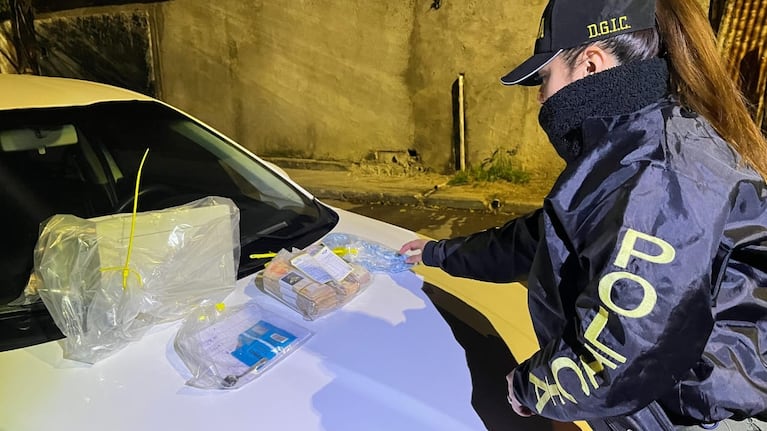 Armas, drogas, chalecos antibalas y cuatro detenidos por robos a choferes de apps de viajes en Córdoba