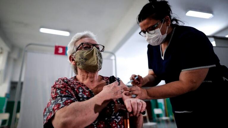 Arranca la aplicación de la cuarta dosis en Argentina.