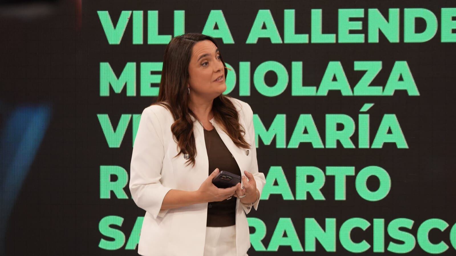 Arrancó Noticiero Doce renovado, con la dupla de Alejandra Bellini y Petete Martínez.