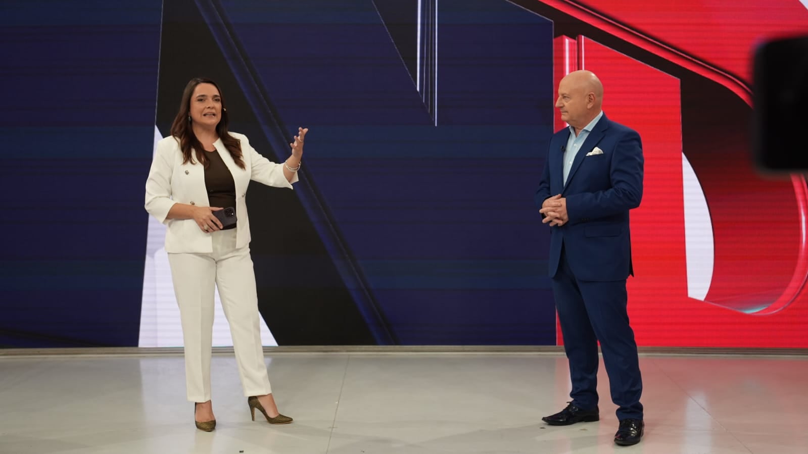 Arrancó Noticiero Doce renovado, con la dupla de Alejandra Bellini y Petete Martínez.