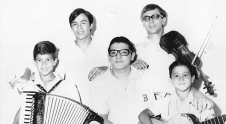 Arriba a la izquierda, Carlos "Mona" jiménez, abajo a la izquierda, Daniel Franco. Cómo era el cuarteto en Córdoba durante el Mundial 78. Imagen: Archivo Daniel Franco.