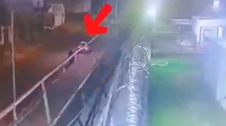 Arrojaron paquete a la cárcel de Río Cuarto.