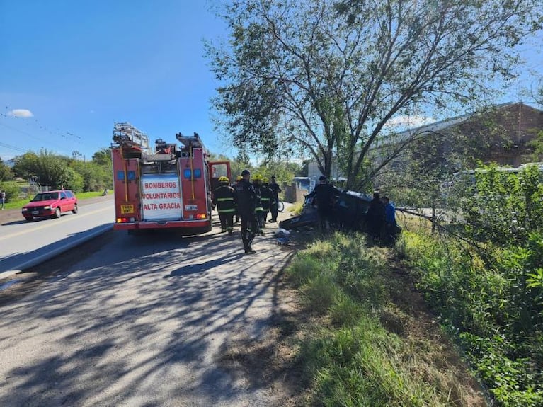 Asaltaron una farmacia, intentaron huir pero chocaron: murió uno de los ladrones