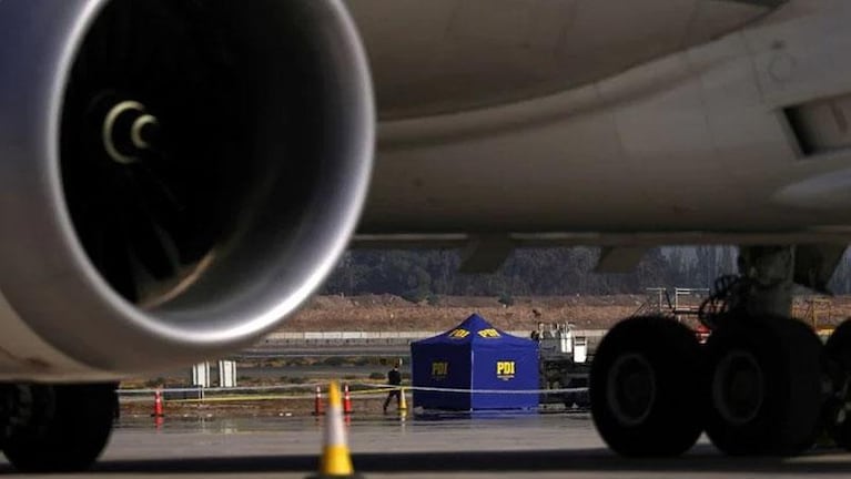 Asalto comando y tiroteo en el aeropuerto de Santiago de Chile: hay dos muertos