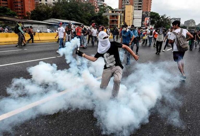 Ascienden a 12 los muertos por el caos en Venezuela