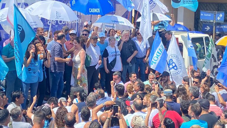 Aseguró que los trabajadores perderán el 8% de su salario real.
