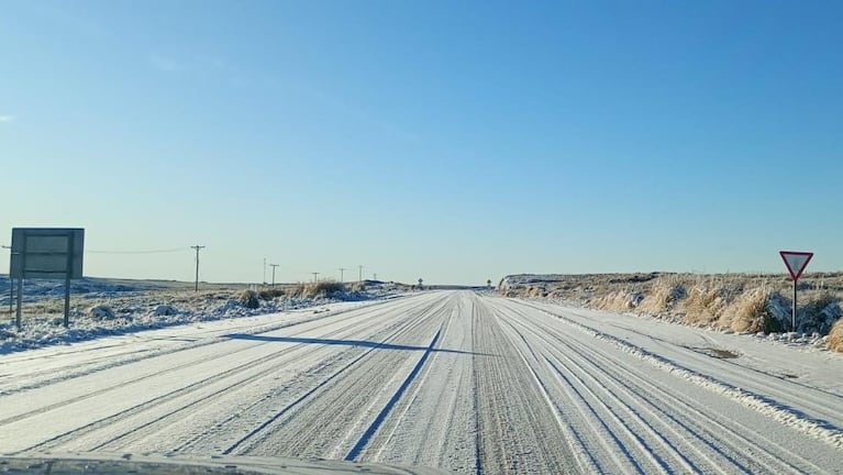 Así amaneció el Camino de las Altas Cumbres este lunes.