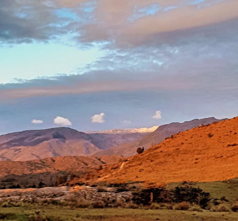 Así amaneció hoy la montaña más alta de la provincia.