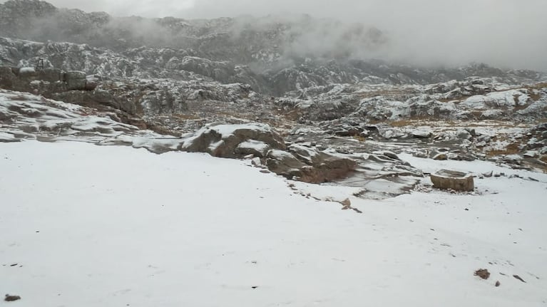 Así amaneció la base del Champaquí.