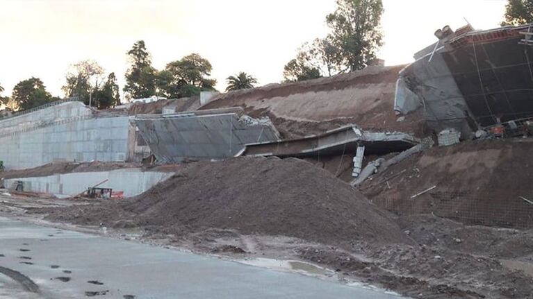 Así cayó el paredón de la obra.