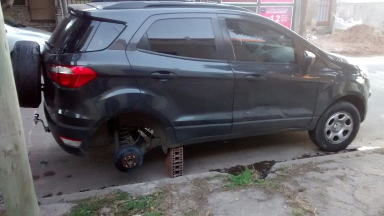 Así dejaron un auto en barrio Observatorio