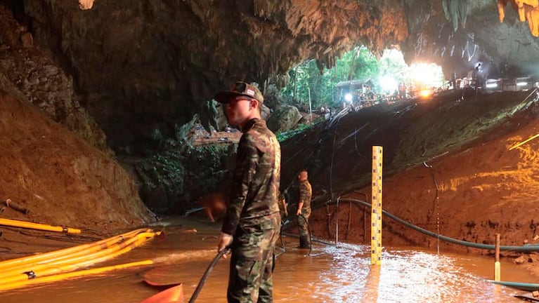 Así es parte del comienzo de la cueva. Elon Musk propuso construir un mini submarino.