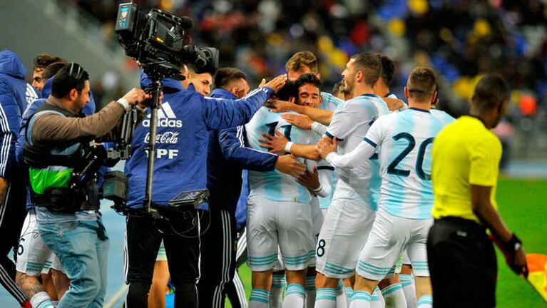 Así festejó Argentina el gol de Correa. Foto: Clarín. 