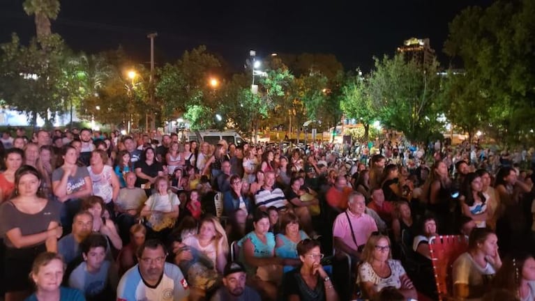 Así fue el desfile solidario de los hermanos Vernucci en Carlos Paz