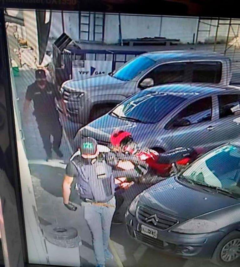 Así fue el robo del policía: huyó con $500.000 y se tomó hasta el vaso de jugo de un empleado