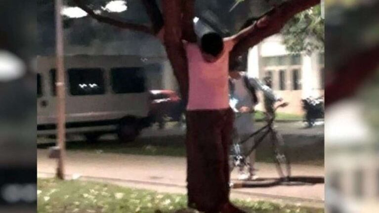 Así fue encontrada la víctima por personal de Seguridad.