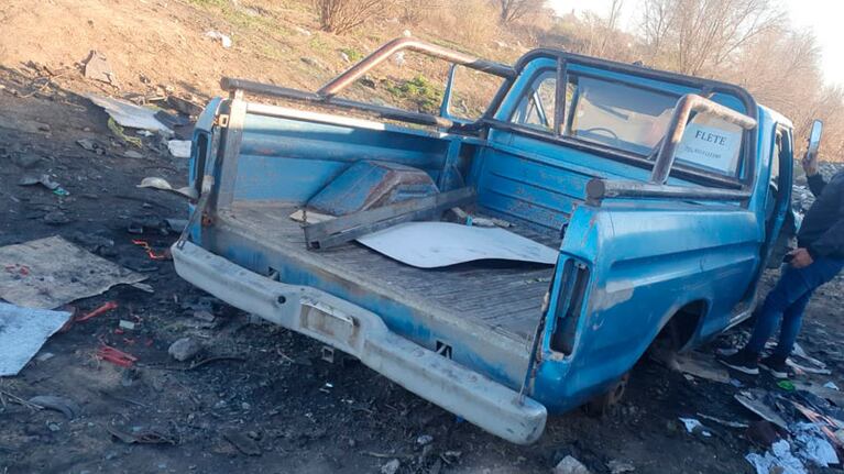 Así fue hallada la camioneta en el corazón de Villa La Tela.