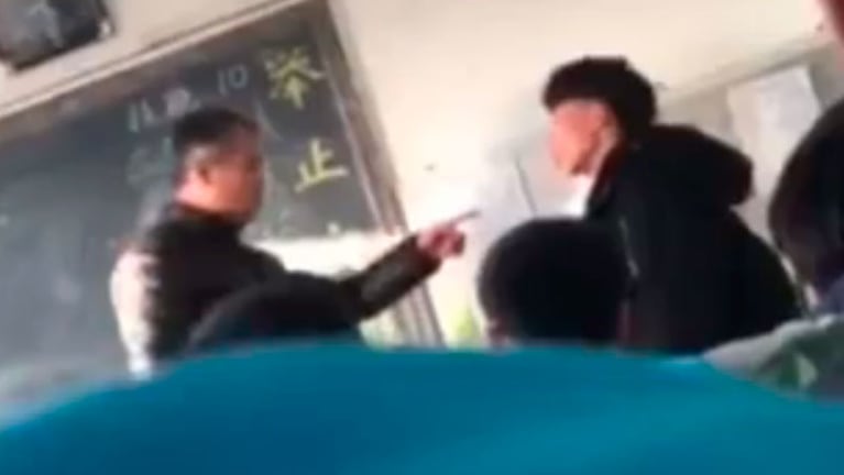 Así golpeaba el profesor al alumno.