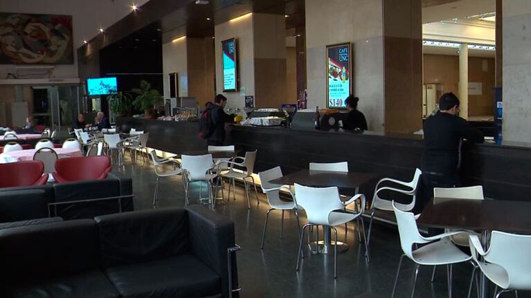 Así lucía el bar este lunes, en el regreso a la actividad. / Foto: ElDoce.tv