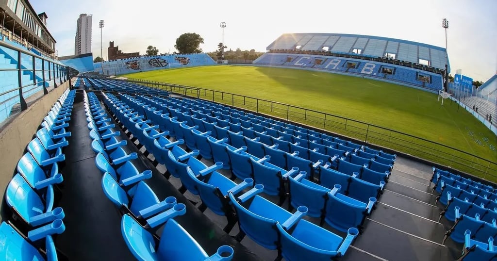 Así lucía el Gigante de Alberdi antes de las obras de finalización de la tribuna Cuellar.