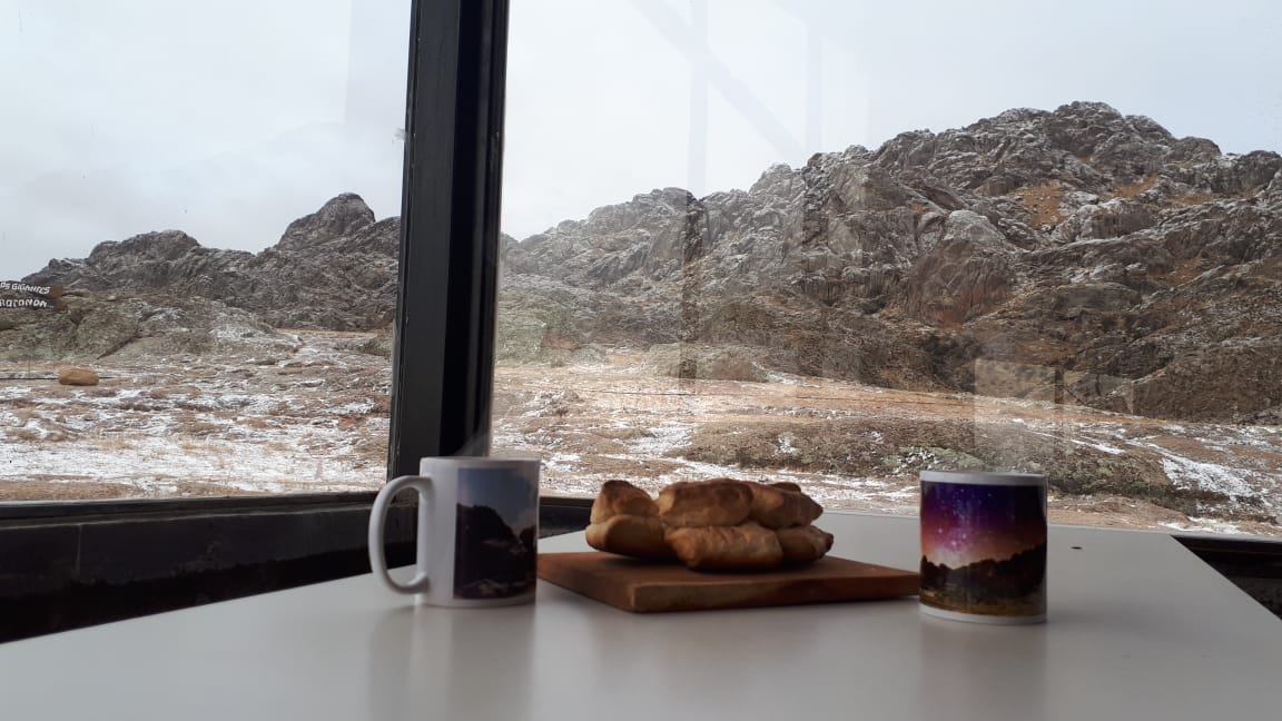 Así nevó en Los Gigantes. Las sierras cordobesas cubiertas de blanco, un paisaje soñado. 