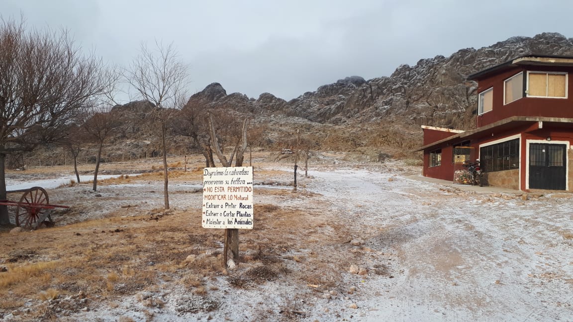 Así nevó en Los Gigantes. Las sierras cordobesas cubiertas de blanco, un paisaje soñado. 