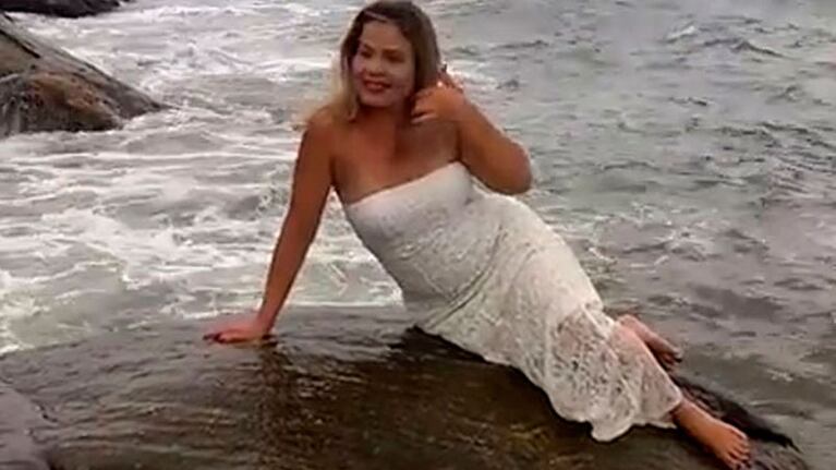 Así posaba la joven recién casada para su álbum de fotos.