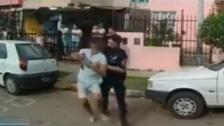 Así quedaba detenido el joven acusado.