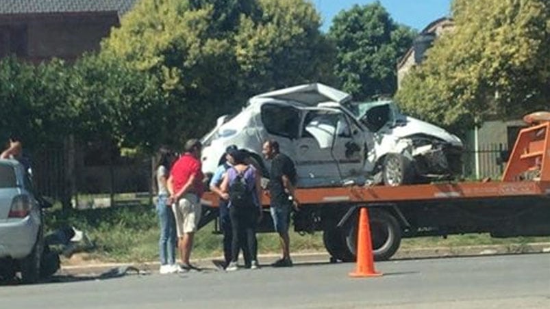 Así quedó el 207 que era conducido por la víctima fatal. Fotos: Marcela Pacheco.