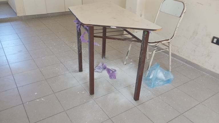 Así quedó el aula de la escuela de Laguna Larga.