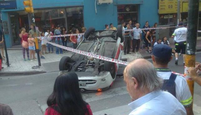 Así quedó el auto de los policías.