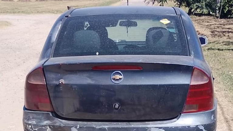 Así quedó el auto de Pereyra tras ser asaltado.