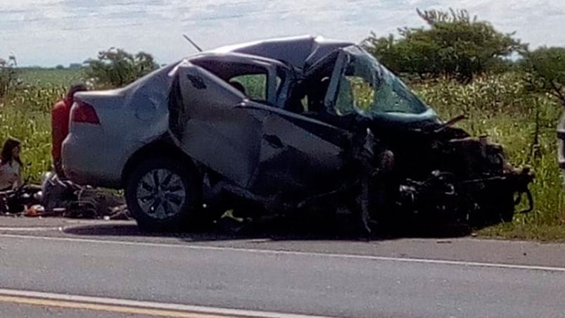 Así quedó el auto de Seimandi tras el choque frontal. Fotos: Cadena Ser Argentina.