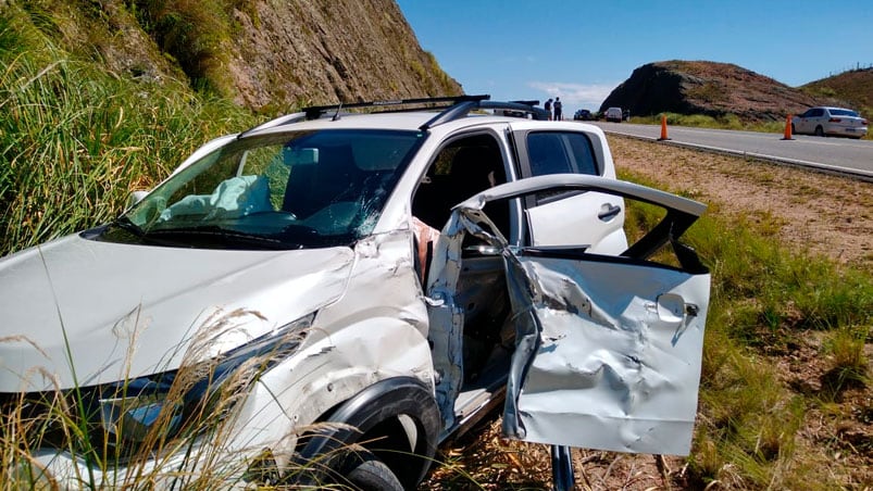 Así quedó el auto del humorista tras el choque.