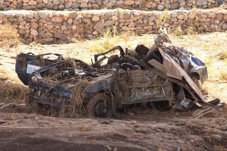 Así quedó el auto del remisero (Gentileza de Radio Jesús María)