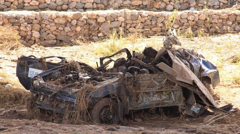 Así quedó el auto del remisero (Gentileza de Radio Jesús María)