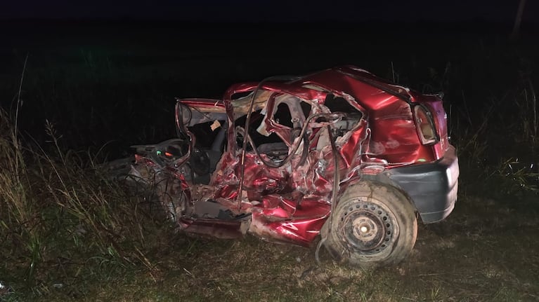 Así quedó el auto en el que viajaban dos víctimas fatales en el interior de la provincia.