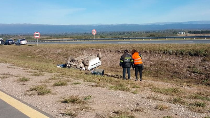 Así quedó el auto luego de dar varios tumbos.