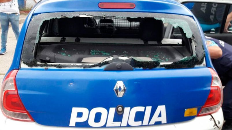 Así quedó el auto luego de recibir los disparos.