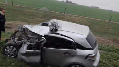 Así quedó el auto por el impacto.