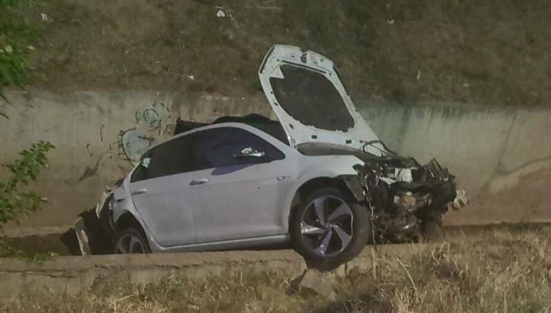 Así quedó el auto tras desbarrancar.