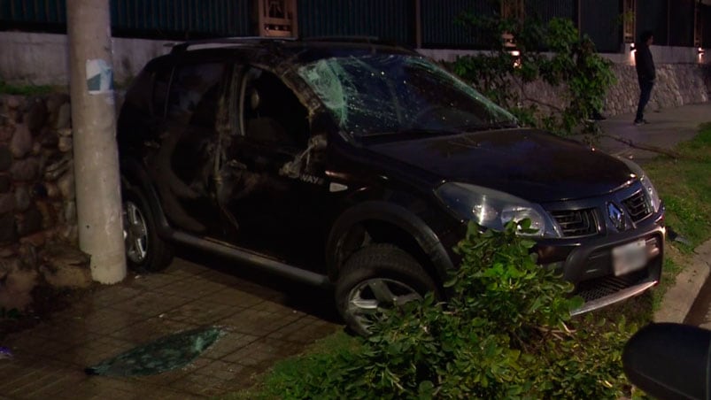 Así quedó el auto tras el impactante tumbo.