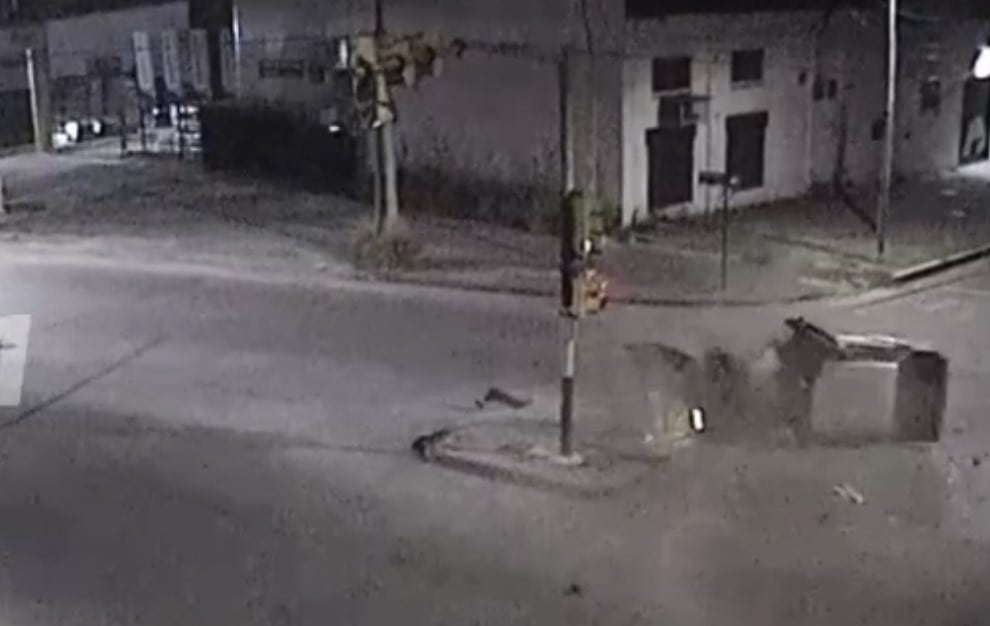 Así quedó el auto tras el impresionante choque.
