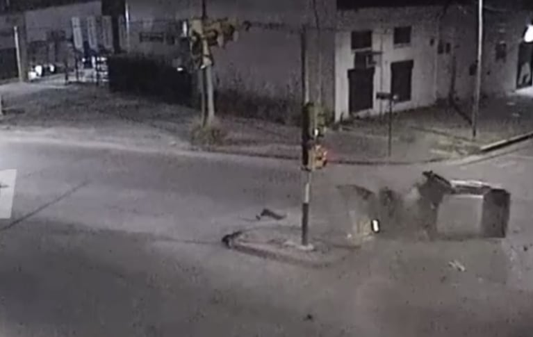 Así quedó el auto tras el impresionante choque.